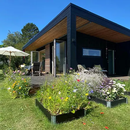 New House 200 Meters From The Waterfront Semesterbostad